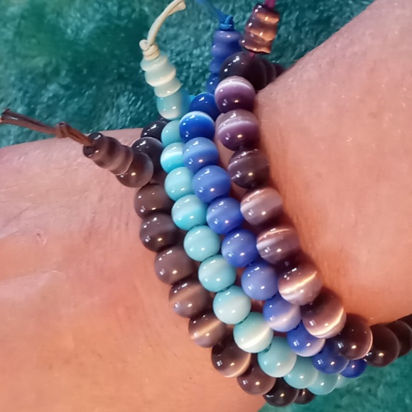 4 beaded cats eye quartz like bracelets 4 different colors. Adjustable - Picture 2 of 6